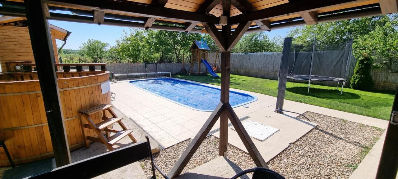 Casa Din Vie, Piscina Incalzita, Intreaga Locatie La 15Min De Centrul Orasului Oradea Villa Exterior photo